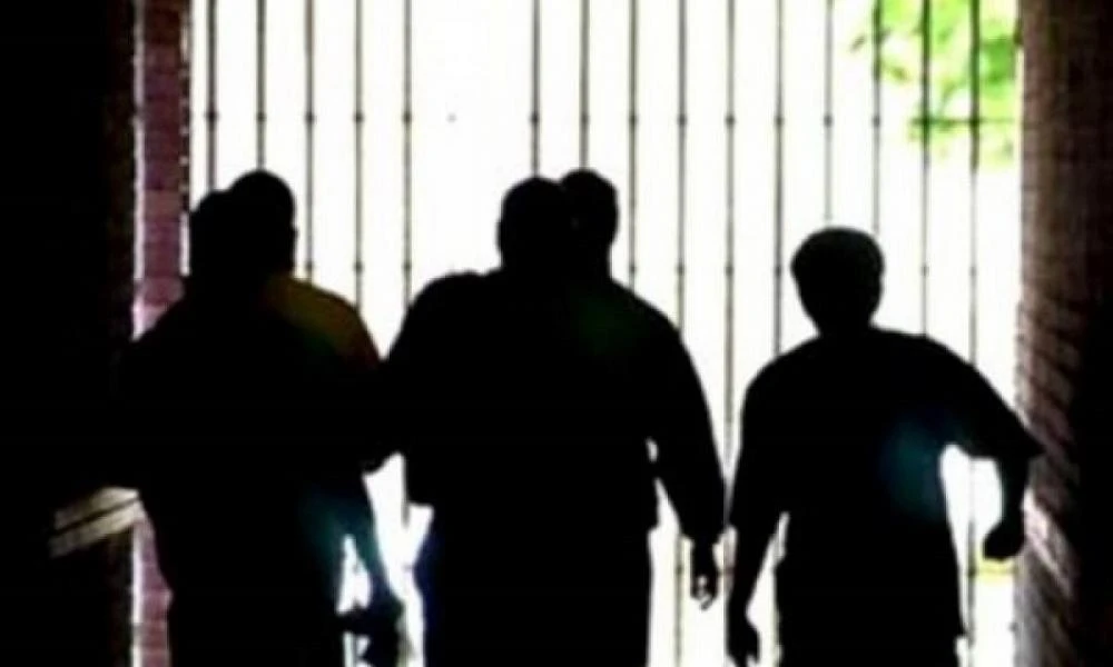 Συμπλοκές συμμοριών ανηλίκων στην πλατεία Συντάγματος (βίντεο)